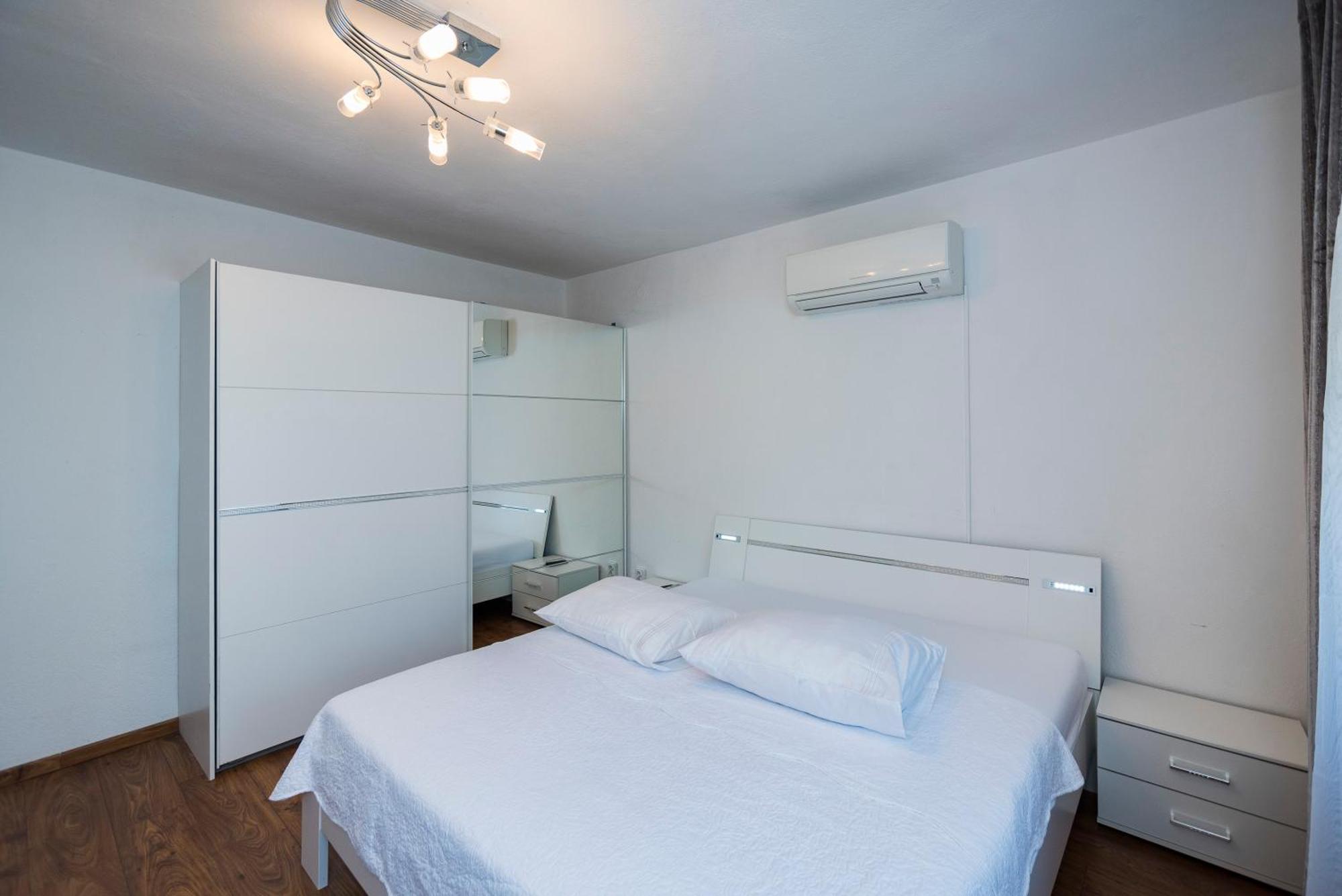 M&M Pelivan Apartments Solin Eksteriør bilde