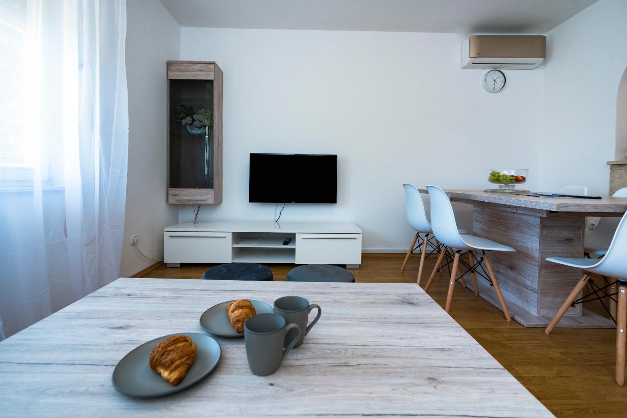 M&M Pelivan Apartments Solin Eksteriør bilde
