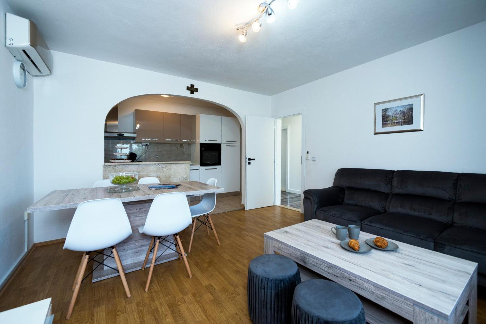 M&M Pelivan Apartments Solin Eksteriør bilde