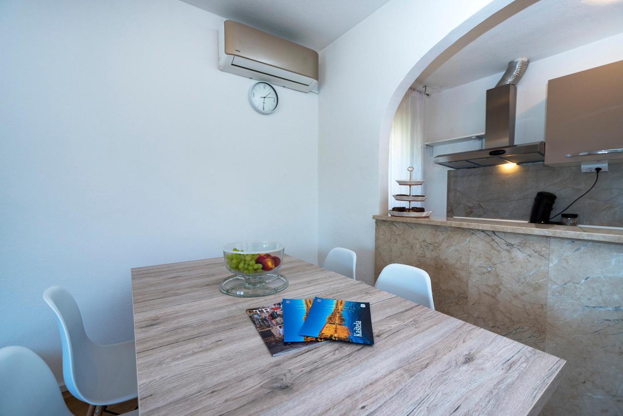 M&M Pelivan Apartments Solin Eksteriør bilde